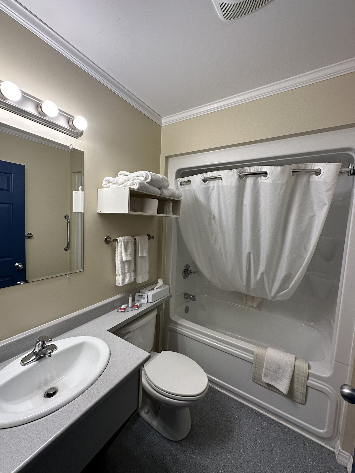 Guest bathroom at Travellers Inn